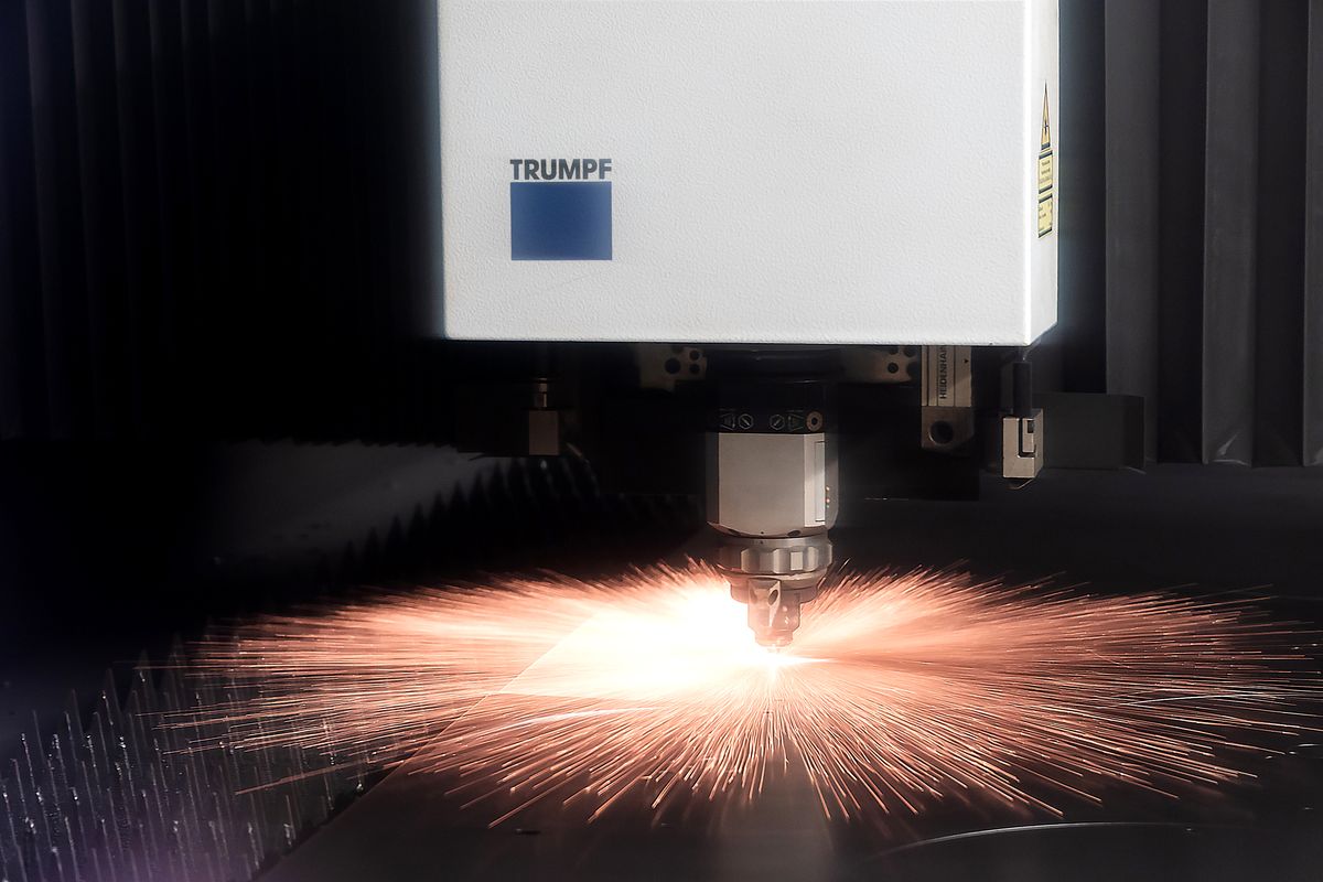 TRUMPF fiber lézervágás a P-MAX üzemében